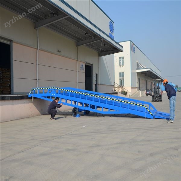 移動(dòng)式登車橋圖片